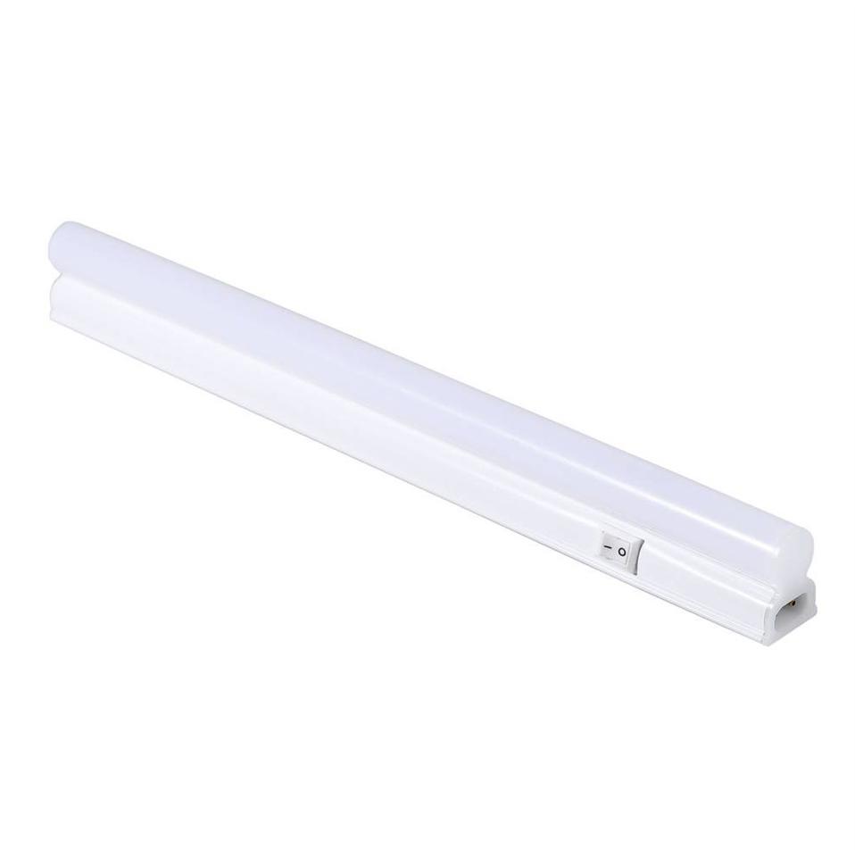700 lumen fényerejű, 57 cm-es T5 LED fénycső armatúrával és hálózati csatlakozóval 8W
