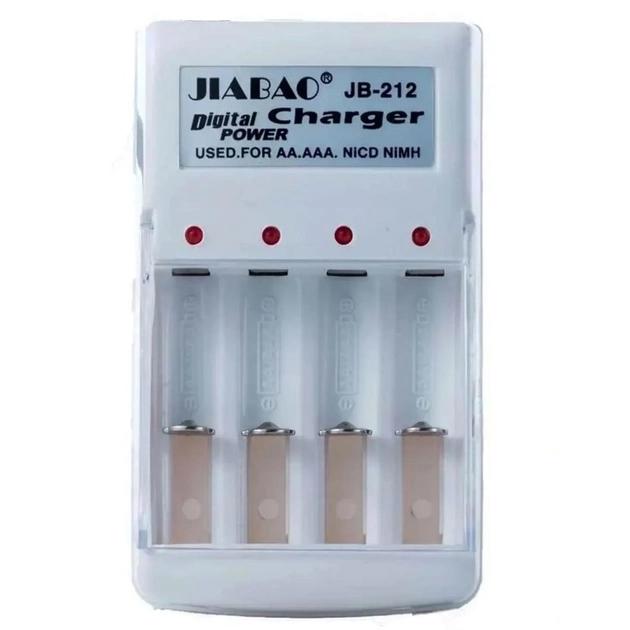 Univerzális elemtöltő + 4 db tölthető 2100mAh ceruza akku