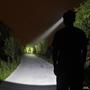 CREE Q5 LED-es csepp- és porálló akkumulátoros fejlámpa - hálózatról és szivargyújtóról is tölthető